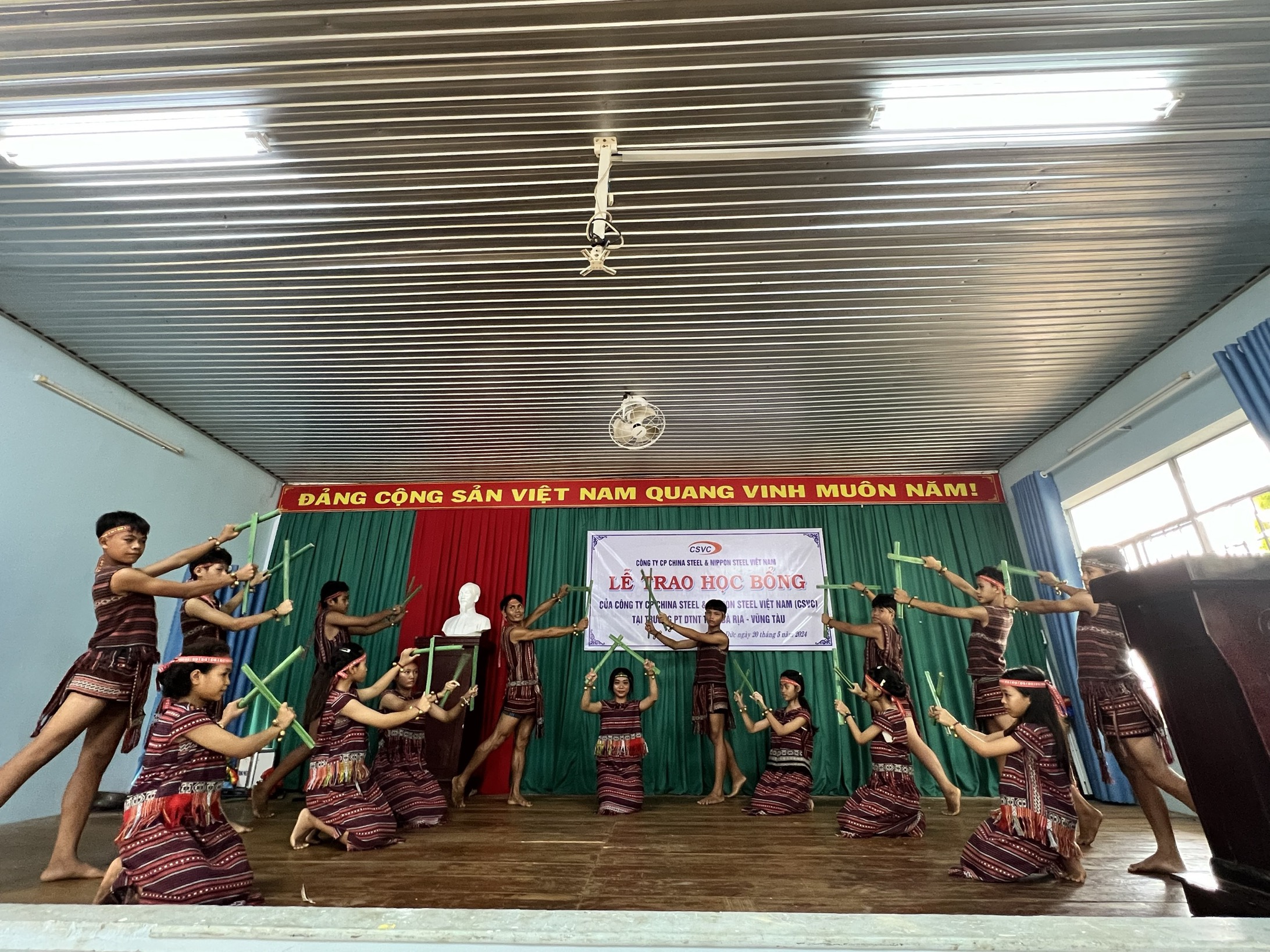 DONATING BEDDING SETS FOR STUDENTS OF BRVT PROVINCIAL ETHNIC MINORITY BOARDING SCHOOL